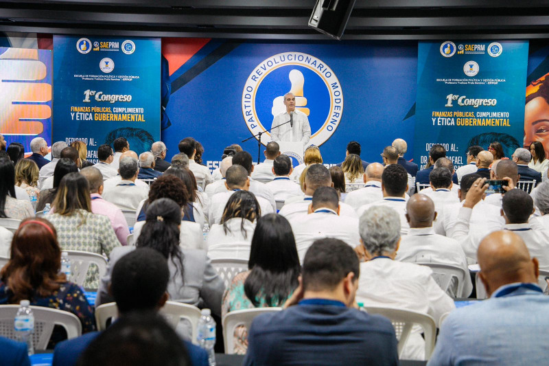 Luis Abinader impulsa cultura de transparencia en primer Congreso de Finanzas Públicas y Ética Gubernamental del PRM