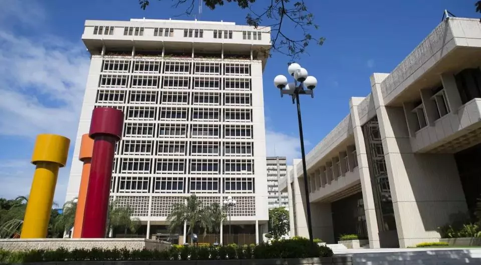 Banco Central mantiene tasas sin cambios ante incertidumbre internacional