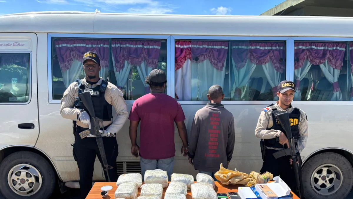 Incautan 11 pacas de presunta marihuana en operativo en Barahona