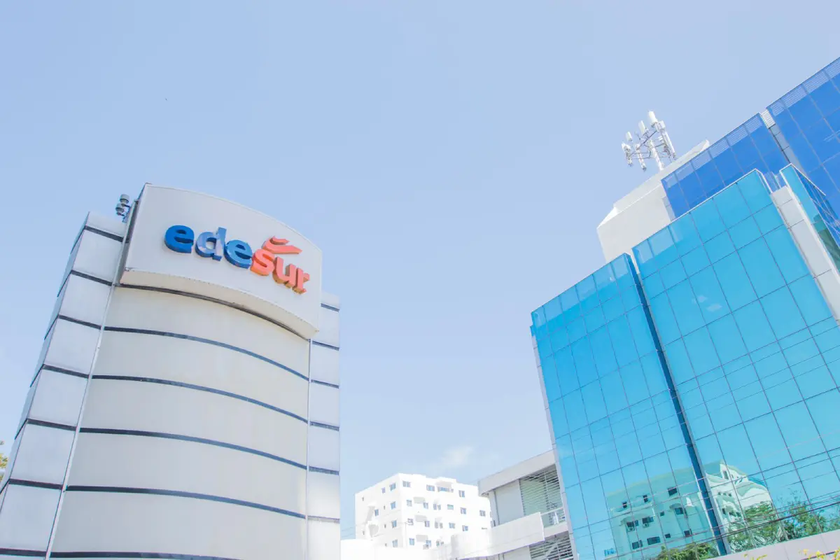 Fuertes lluvias provocan fallas eléctricas en varias zonas del país, informa Edesur