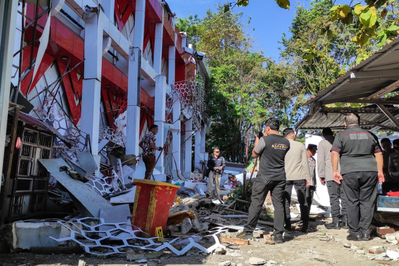 Fuerte terremoto de 7,4 sacude el este de Indonesia y activa alerta de tsunami