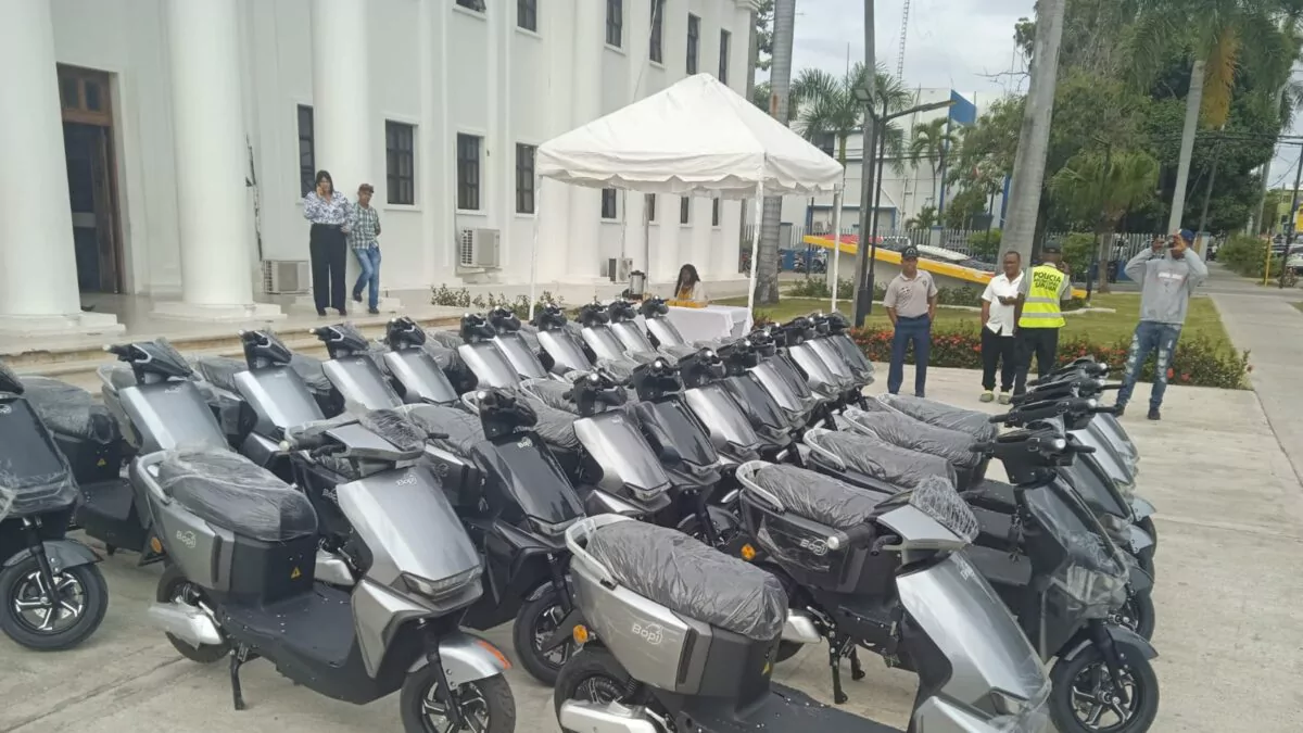 Alcaldía de San Juan incorpora 27 motocicletas eléctricas para reforzar vigilancia y servicios municipales