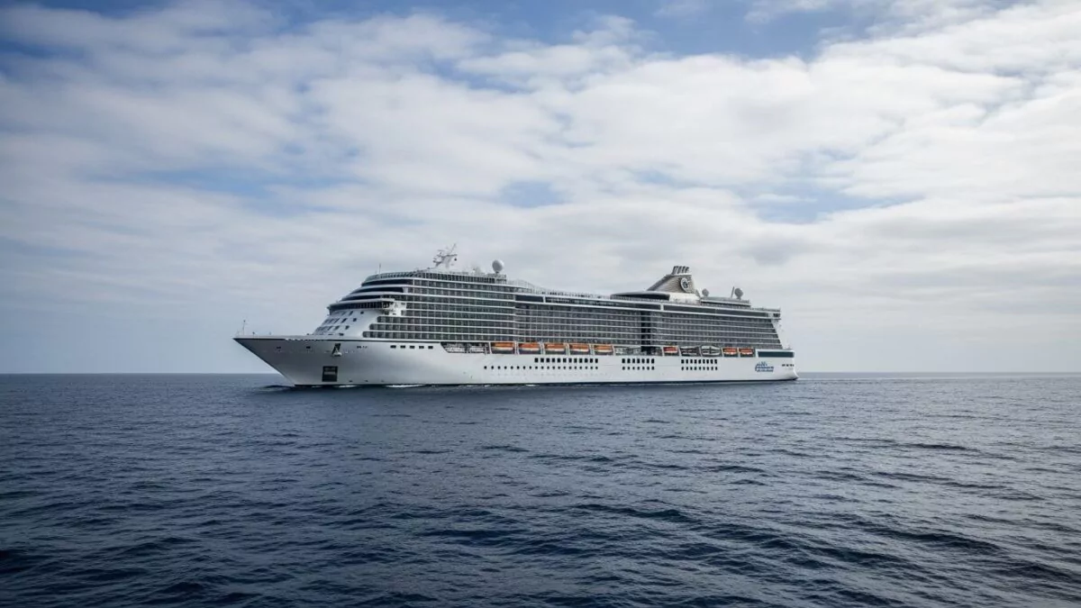 Investigan brote de gastroenteritis en crucero con 1,700 personas confinadas en Francia