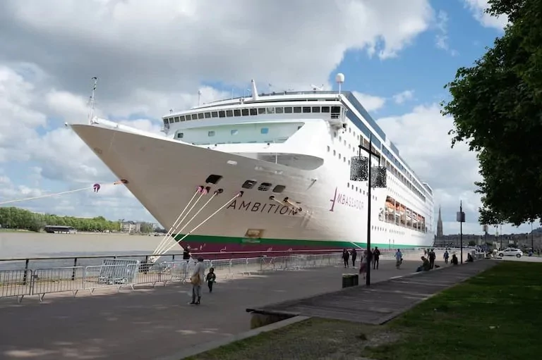 Crucero Ambition retoma su ruta hacia España tras levantarse alerta sanitaria en Francia