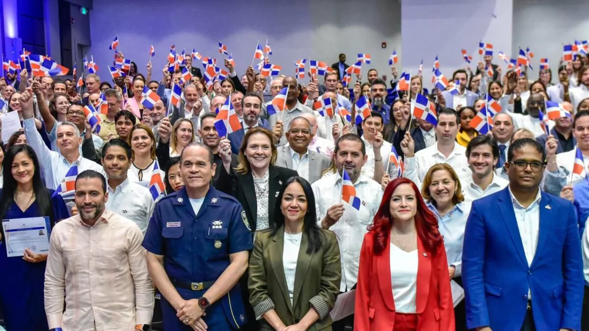 Interior y Policía juramenta a 149 extranjeros como nuevos ciudadanos dominicanos