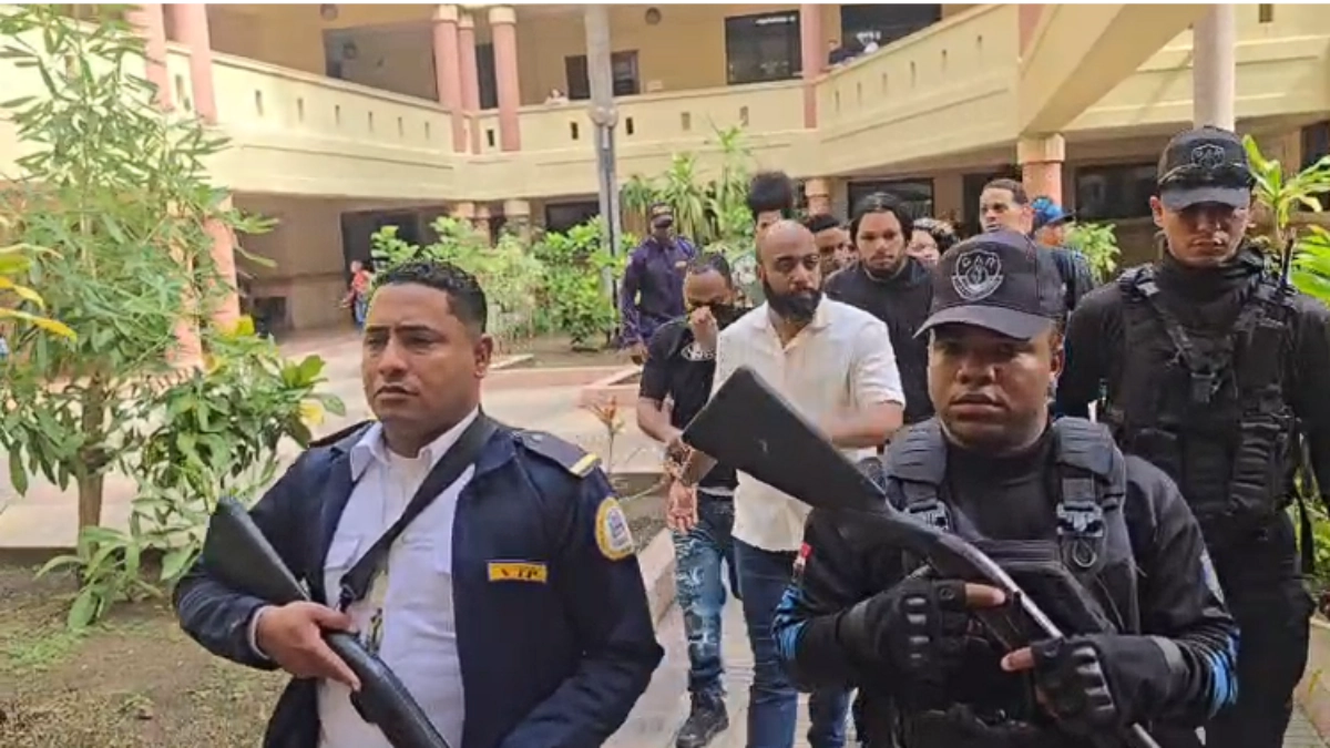 Conocen medida de coerción contra 10 acusados de integrar presunta red criminal en Santiago