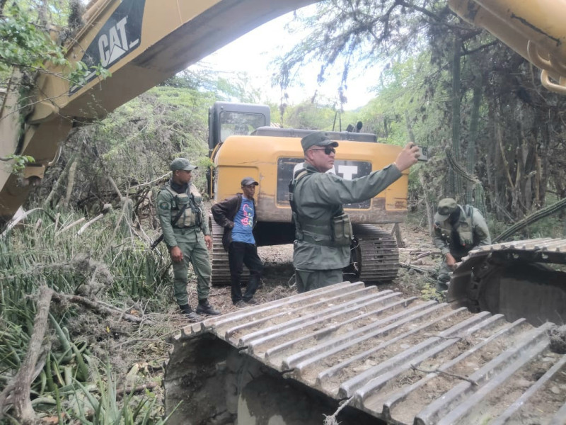 Medio Ambiente desmantela equipos usados en extracción ilegal en el río Ocoa