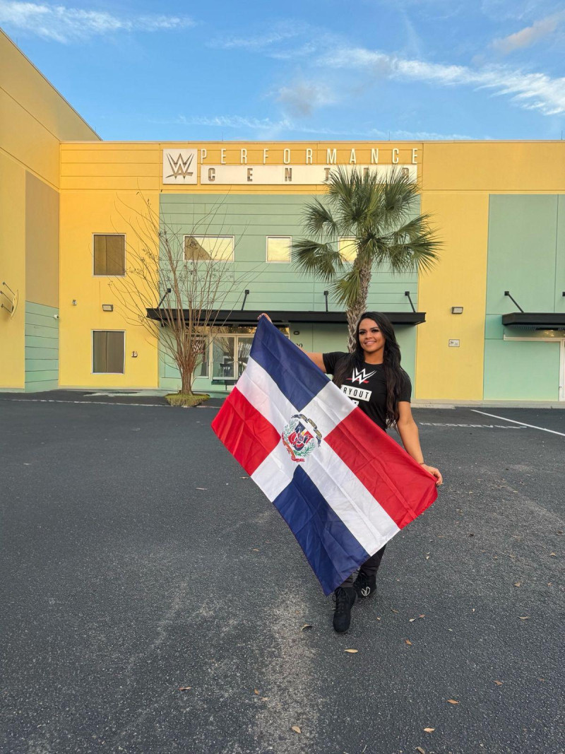 Dominicana Nikki Blackheart firma contrato con WWE y da un paso histórico en su carrera