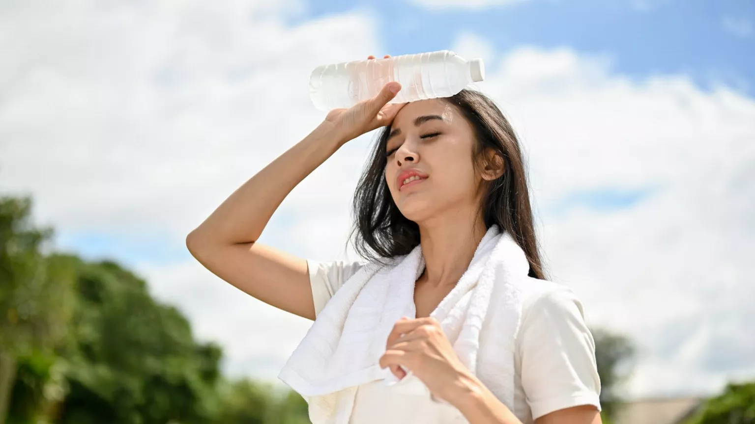 Indomet prevé lluvias aisladas y mantiene alerta por altas temperaturas este martes