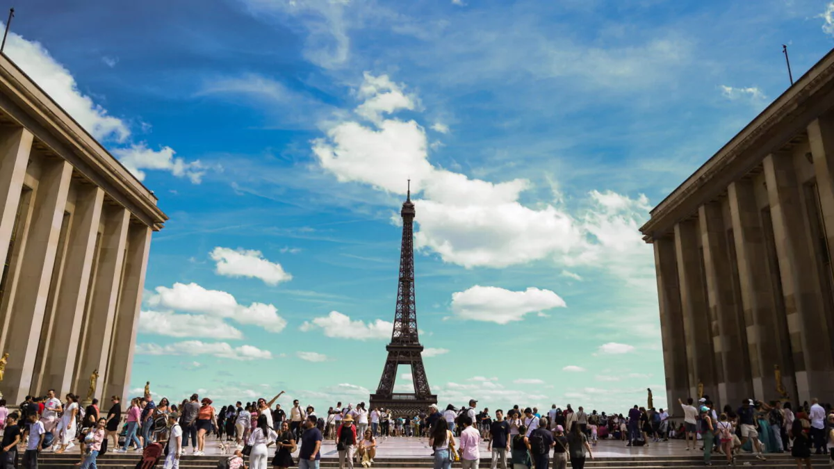 Ola de calor obliga al cierre anticipado de la Torre Eiffel en París