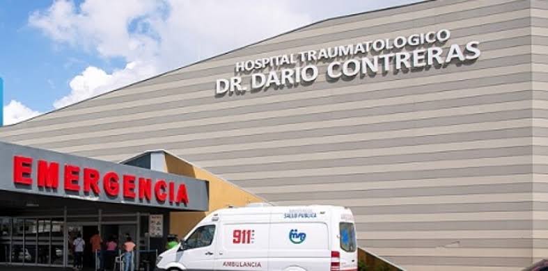 Mujer muere a tiros en parqueo del Hospital Darío Contreras; otra persona resulta herida