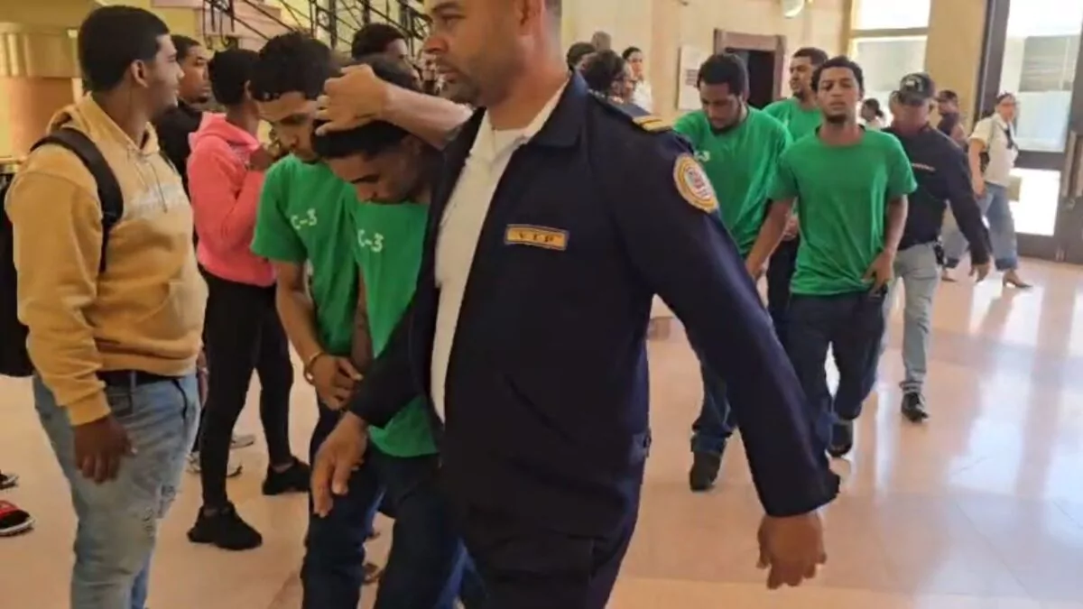 Cinco hombres enfrentan prisión por asalto armado a joyería en Santiago