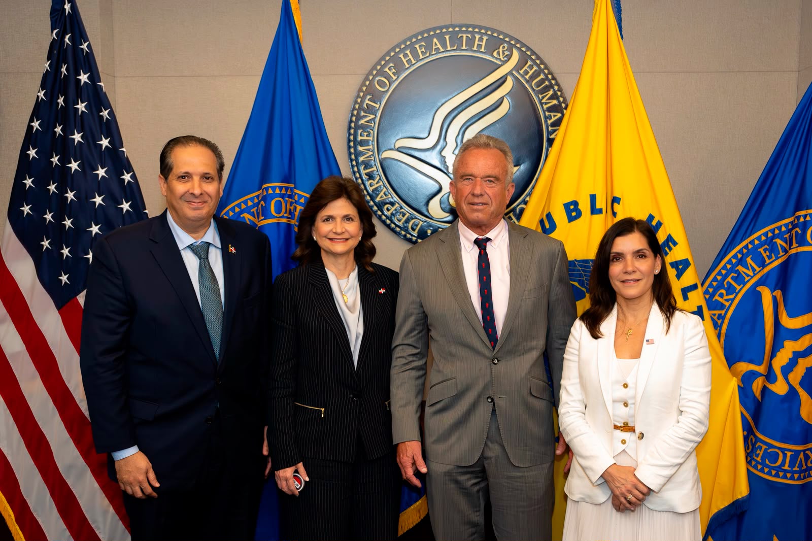 Vicepresidenta Peña y ministro Atallah fortalecen cooperación sanitaria con EE.UU. durante reunión con el secretario Robert F. Kennedy Jr.*Washington, D.C.