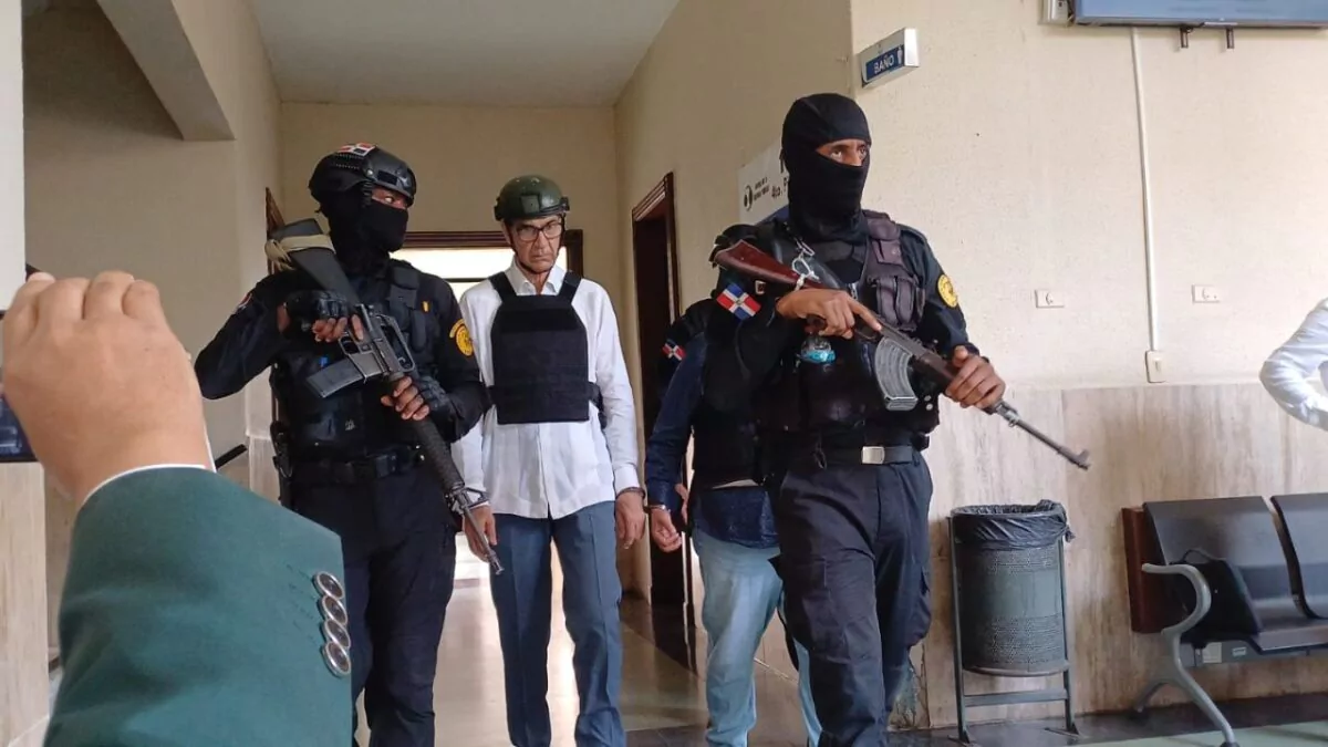 Aplazan revisión de medida de coerción contra Santiago Hazim por presunto fraude millonario en Senasa