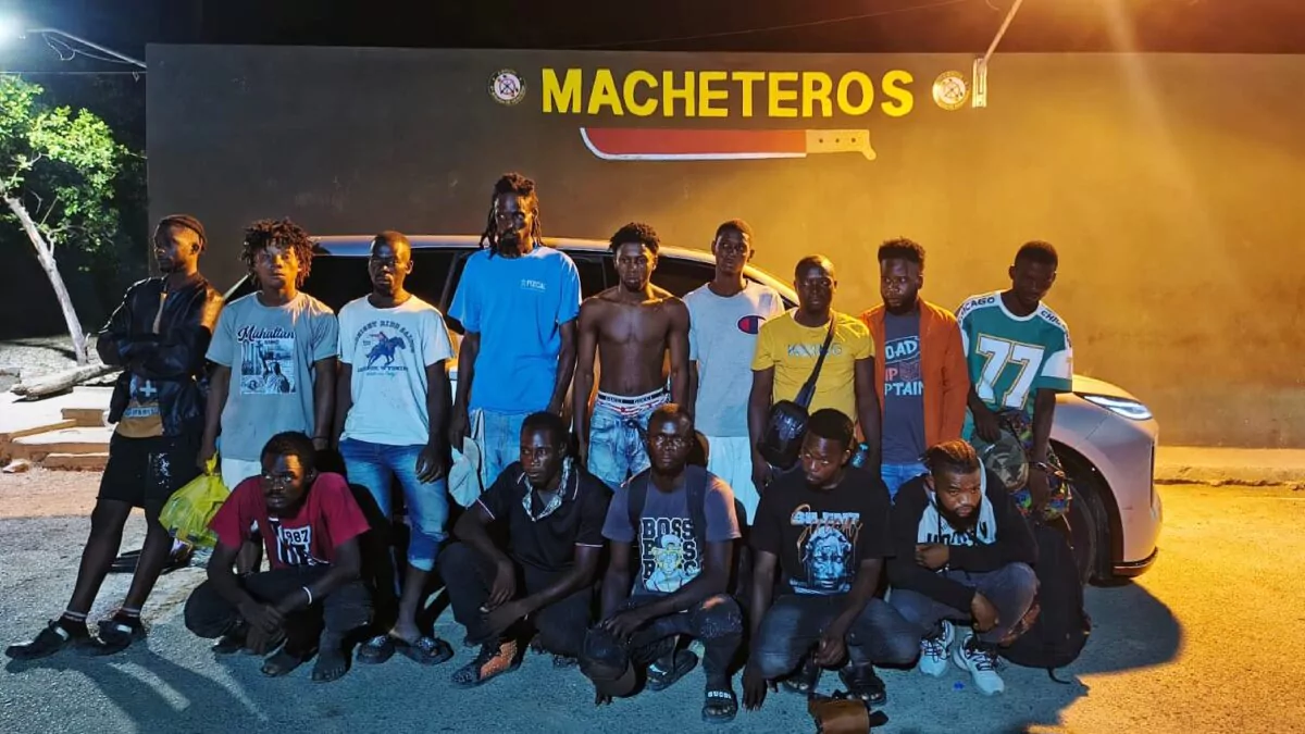 Ejército detiene a 22 haitianos indocumentados y arresta a presunto traficante de migrantes