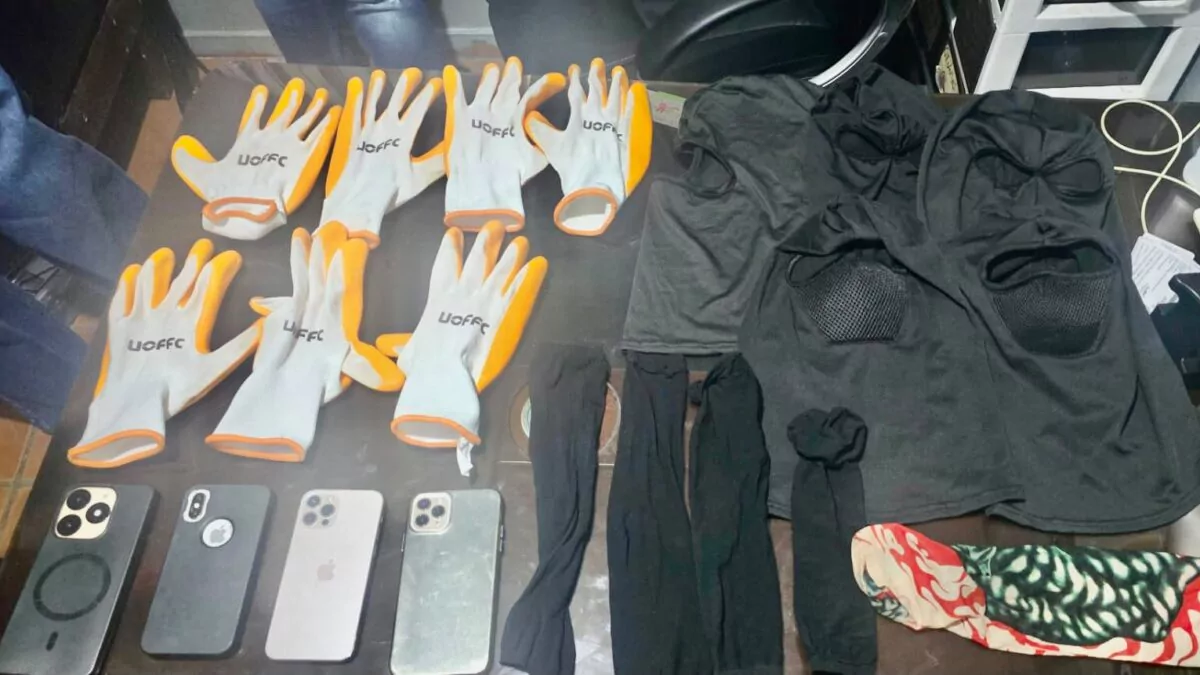 Policía frustra fuga de presuntos asaltantes de joyería y recupera dinero y prendas en Santiago
