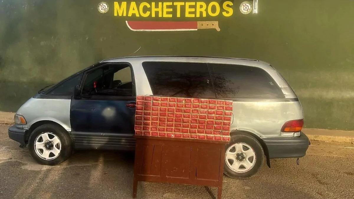 Ejército decomisa 23 mil cigarrillos de contrabando y detiene a un hombre en Valverde