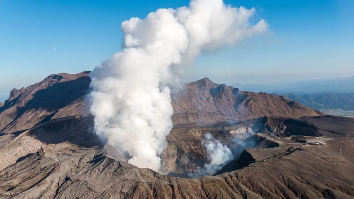 Japón eleva alerta volcánica en el monte Aso por aumento de temblores