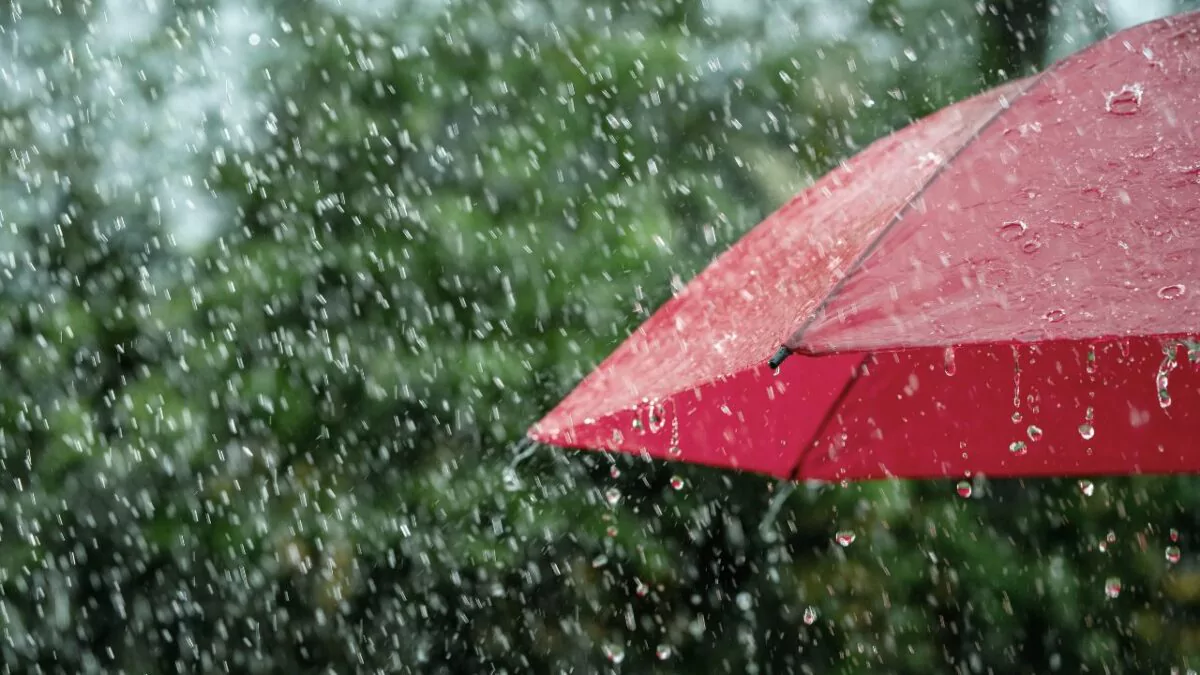 Vaguada y onda tropical provocarán aguaceros, tronadas y calor intenso este lunes