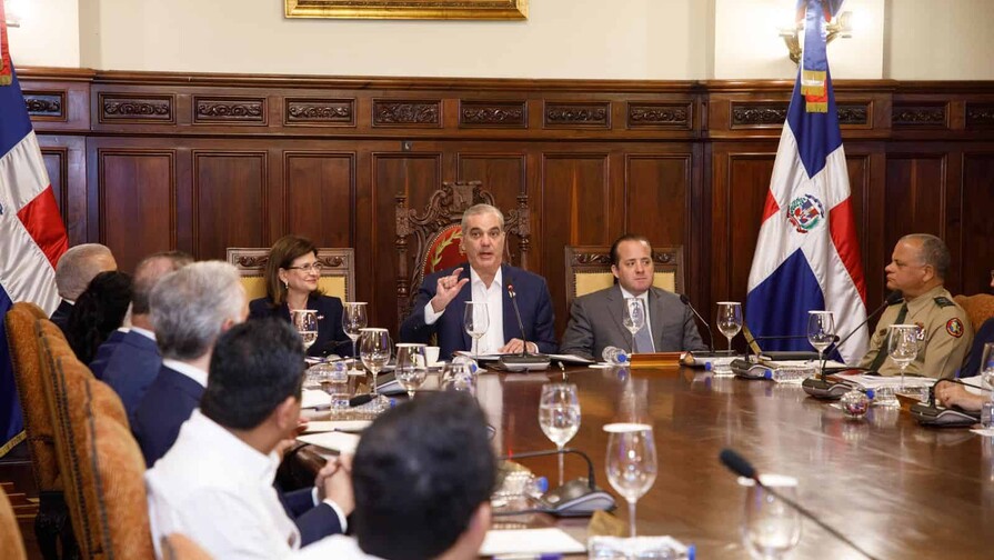 Abinader reestructura su Gobierno con cambios en seguridad, energía, transporte y política exterior