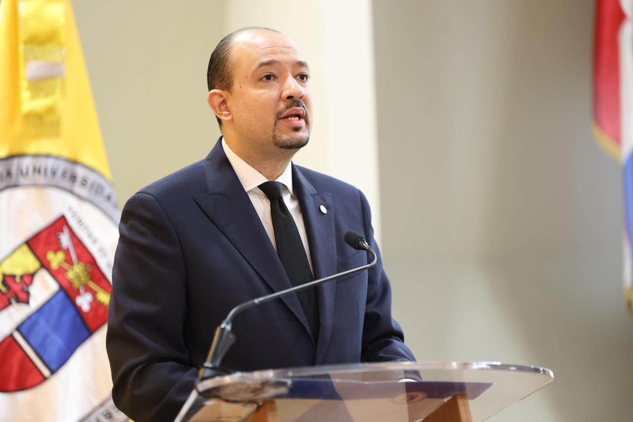 PUCMM ratifica a Héctor Alies Rivas al frente de la Escuela de Derecho en Santo Domingo