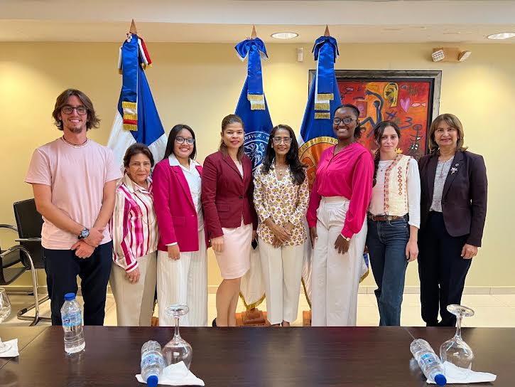 UASD despide a siete estudiantes que participarán en programas de movilidad académica en Canadá e Italia