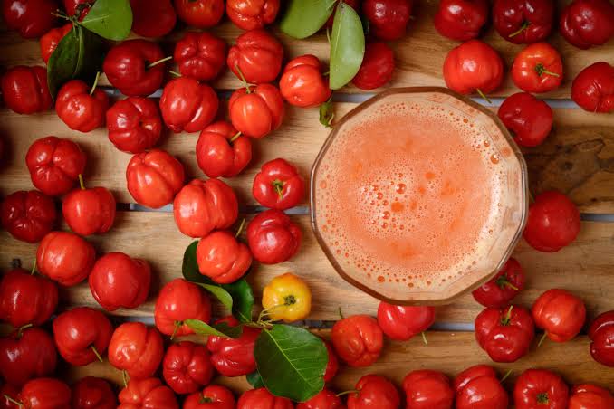 Acerola: la fruta tropical que supera a la naranja en vitamina C