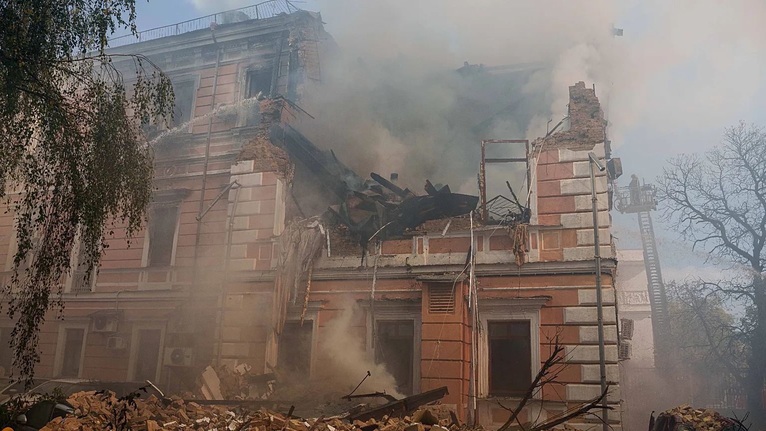 Dron ruso impacta la Academia de Ciencias de Ucrania en Kiev y deja un muerto y tres heridos