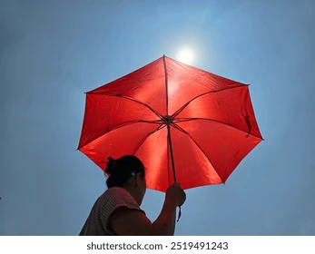 Calor y pocas lluvias dominarán este martes; podrían registrarse aguaceros aislados en varias provincias
