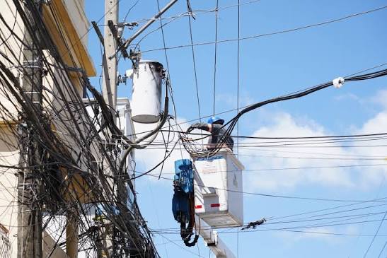 Edesur detiene a 19 personas por conexiones eléctricas ilegales e irregularidades