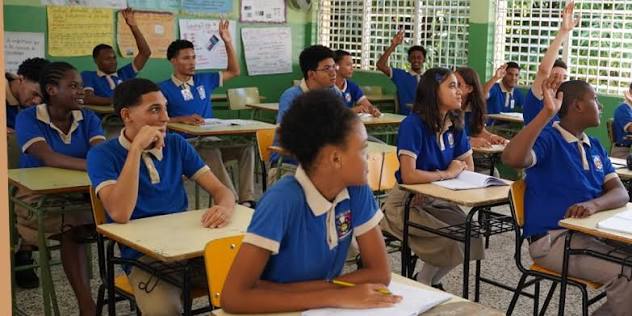 Estudiantes dominicanos mantienen bajo desempeño en matemáticas, lectura y ciencias según PISA