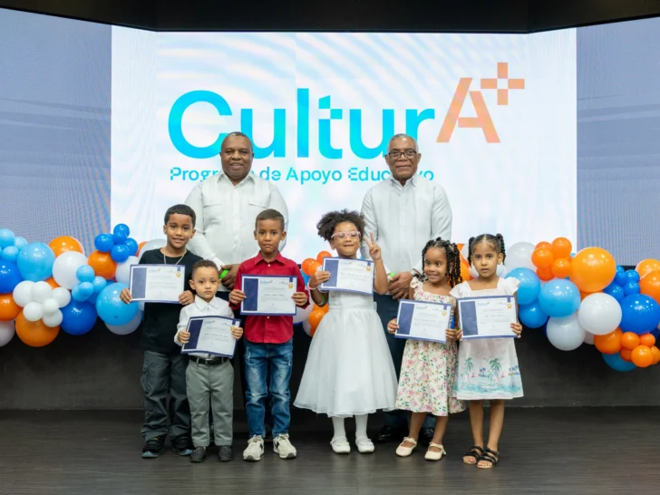 Cooperativa La Telefónica reconoce a 101 estudiantes por su excelencia académica