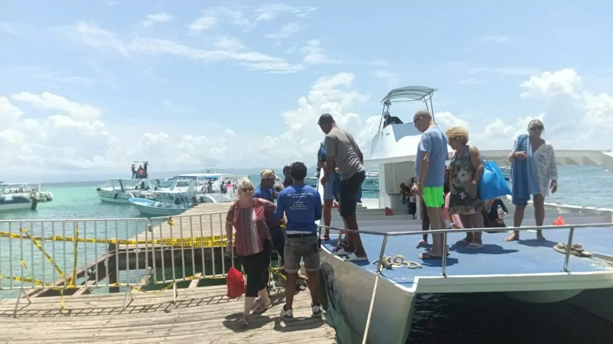 Muelle de Samaná utilizado para viajar a Cayo Levantado se encuentra en avanzado deterioro