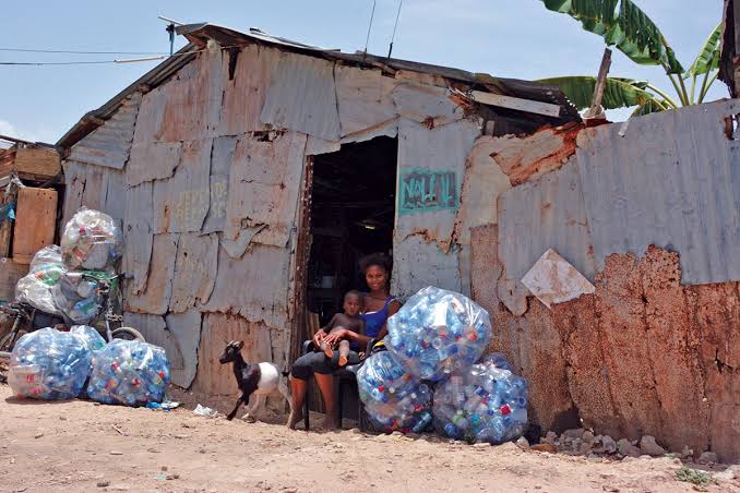 Más de 2 millones de dominicanos viven en situación de pobreza monetaria, según informe oficial