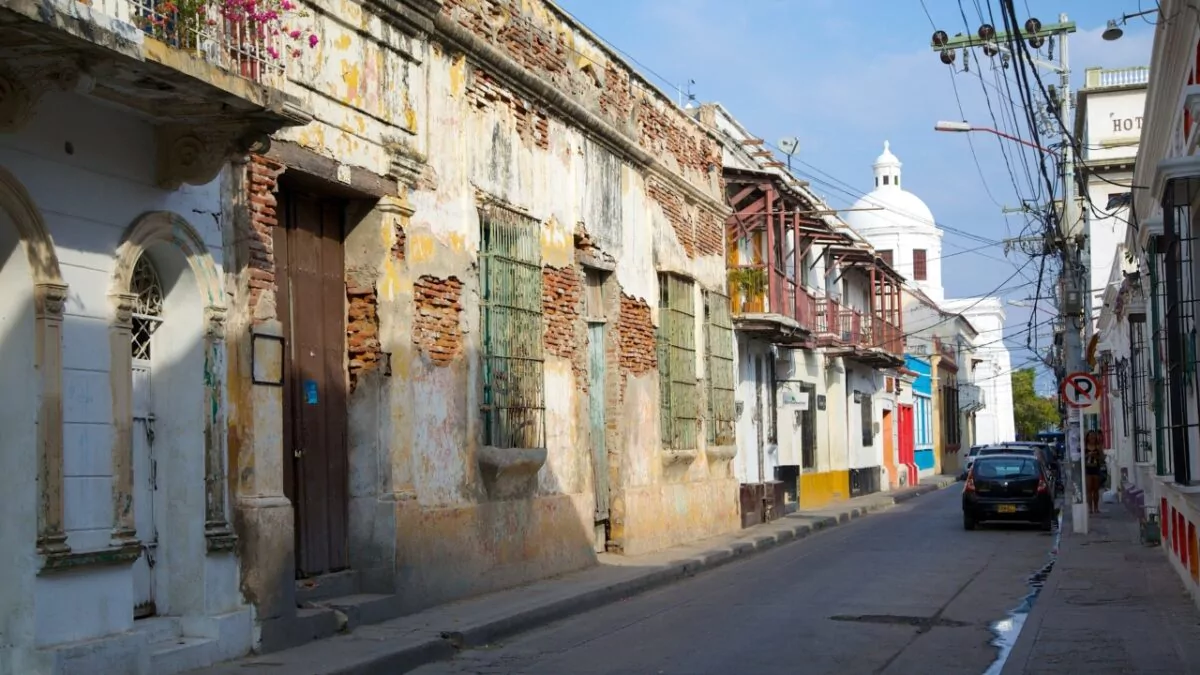 Santa Marta amanece entre cierres y temor pese al despliegue militar por violencia de las ACSN