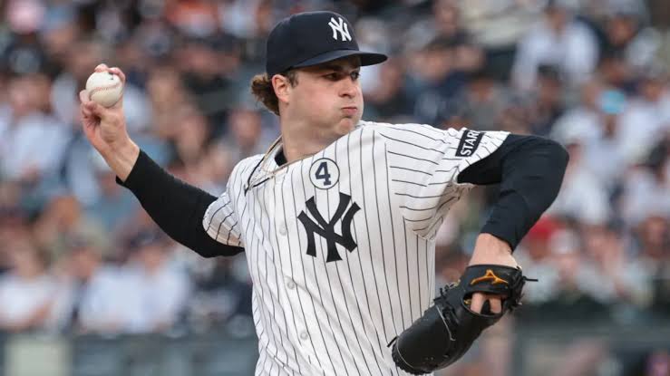 Yankees aplastan a Boston 9-0 en el inicio de los playoffs