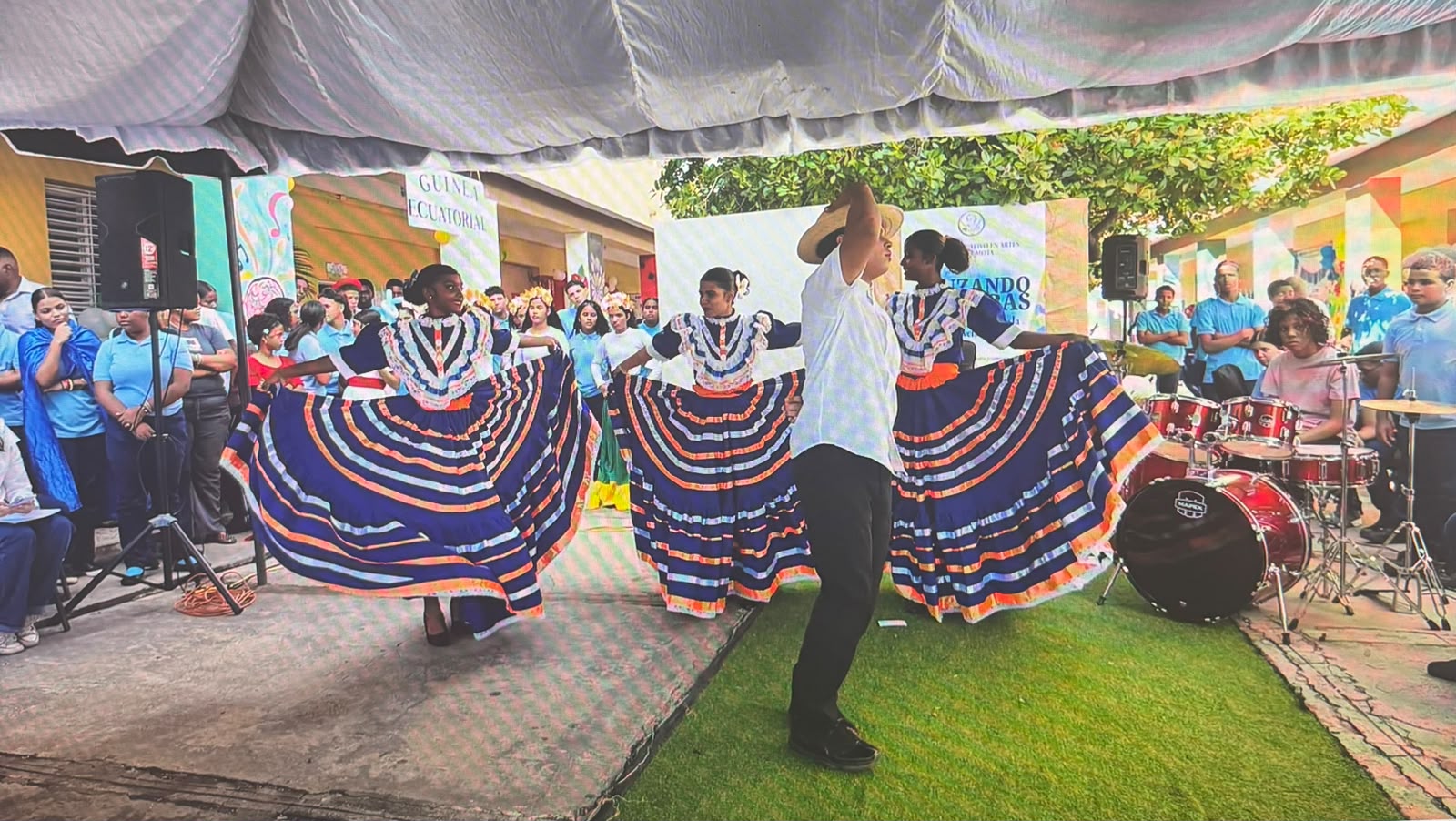 Centro Educativo en Artes Canela Mota celebra el Día de la Raza con un viaje por las culturas del mundo
