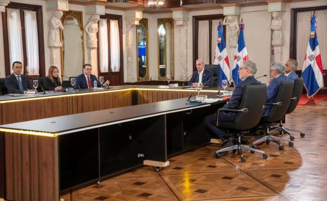 Abinader proyecta RD$40,000 millones en subsidios a combustibles y RD$100,000 millones al sector eléctrico