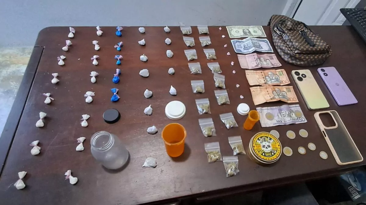Policía ocupa más de 2,000 gramos de presuntas drogas y armas durante operativos en Puerto Plata, La Vega y Valverde
