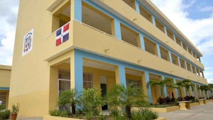 Educación mantiene medidas preventivas y deja en manos de autoridades locales la suspensión de clases por lluvias