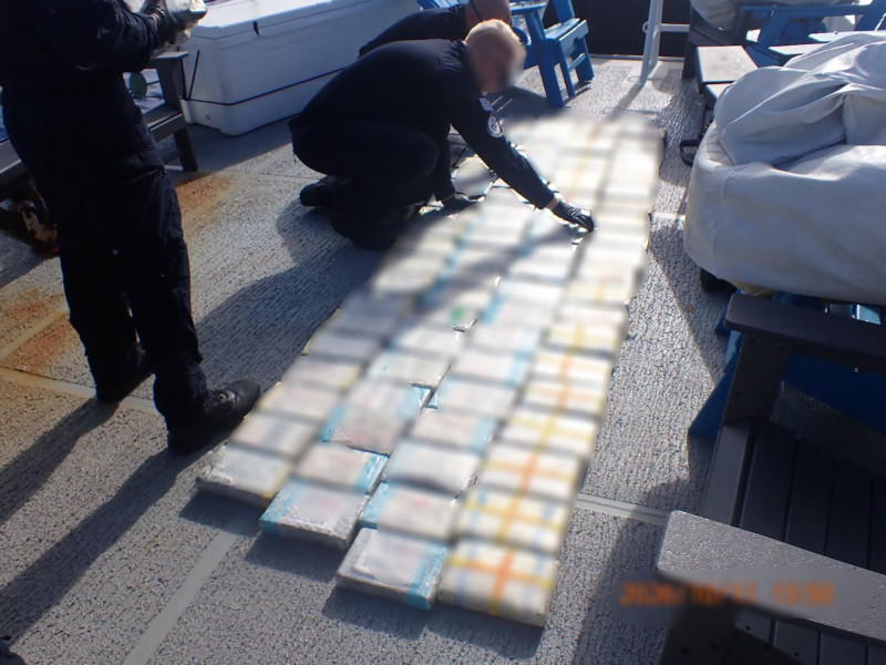 Apresan a dos dominicanos y un chino con cocaína valorada en US$5.5 millones cerca de Puerto Rico
