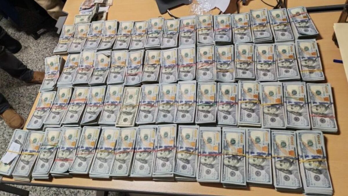 Imponen prisión preventiva a colombiano detenido con más de US$600 mil sin declarar en el AILA