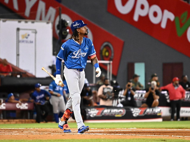 Licey aplasta 14-1 a los Gigantes con noche histórica de Kevin Alcántara y Elier Hernández