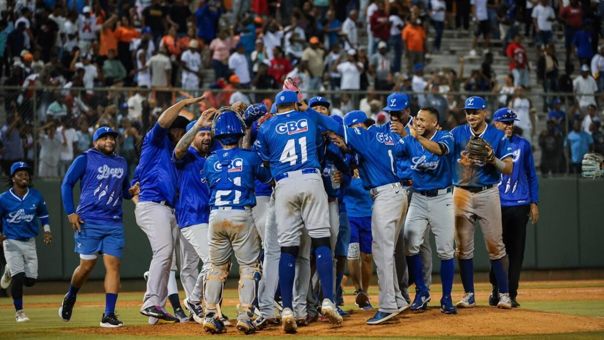 Tigres del Licey logran juego sin hit ni carrera y asumen el liderato del torneo