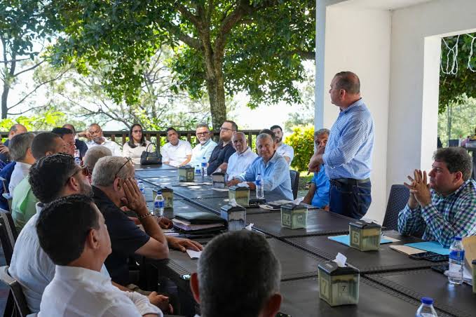 Agricultura pignorará ocho millones de libras de pollo para estabilizar precios en Navidad