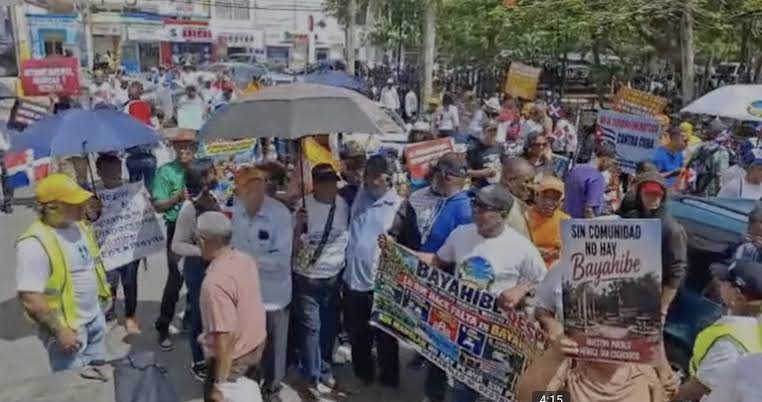 Organizaciones sociales marchan en Higüey para exigir obras y servicios básicos en la región Este